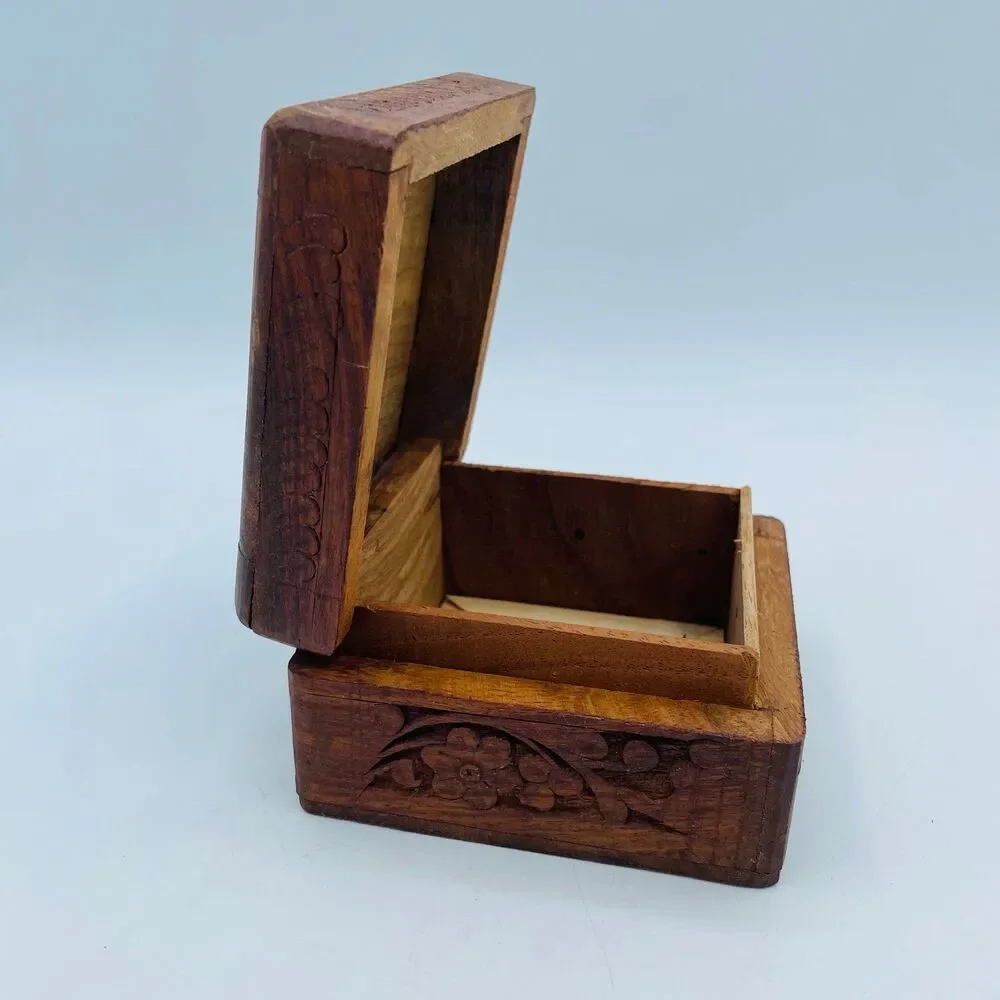 Vintage Decorative Carved Hinged Wooden Trinket Jewelry Snuff Box w/ Flowers